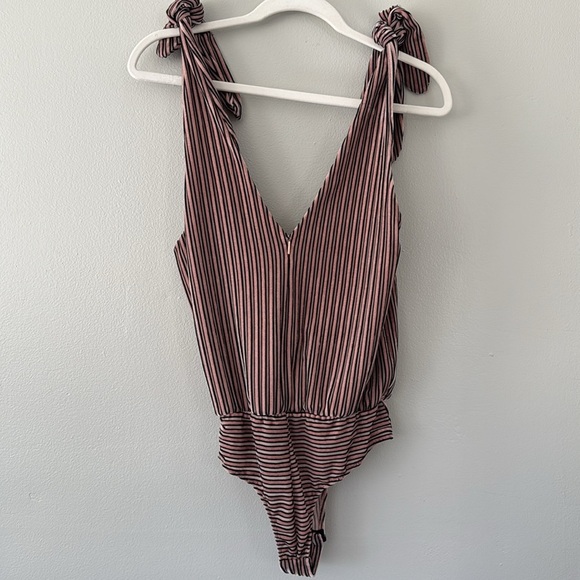 Revolve x Misa Los Angeles V Neck Tie Bodysuit in Velvet Stripe - Picture 4 of 6